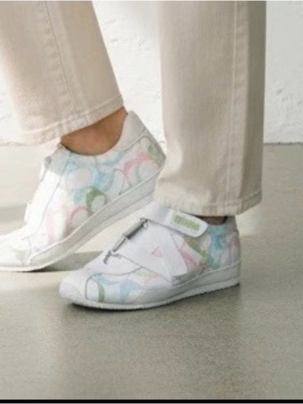 Coach Kyrie Sneakers with Pastel Multi-Color Signature C Print 7.5 - Picture 2 of 6